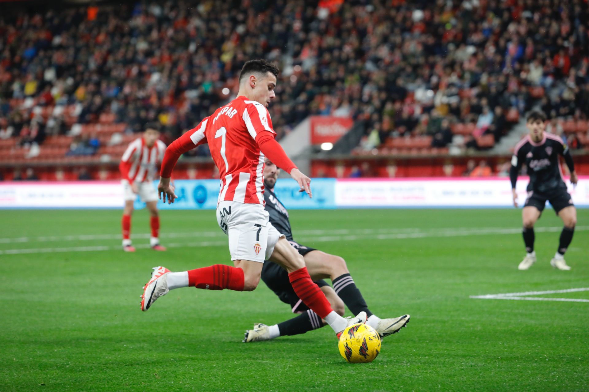 EN IMÁGENES: Partido y ambiente del Sporting-Albacete en El Molinón