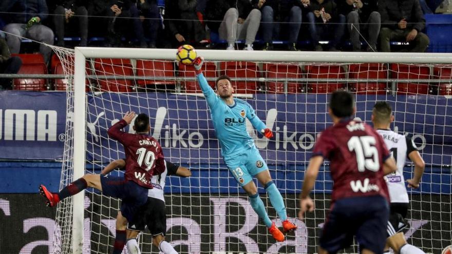 El Valencia se frena en Eibar