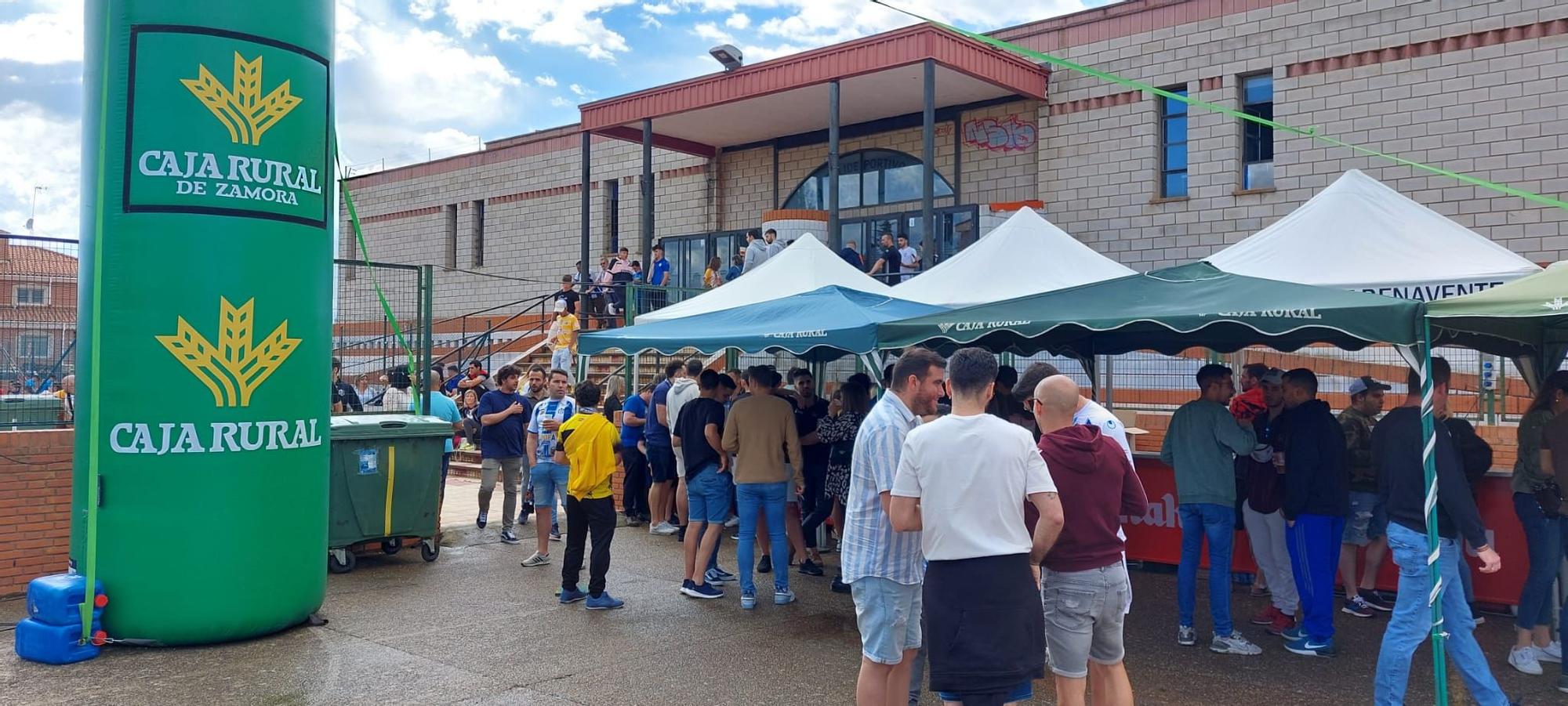 Ambientazo antes del Atlético Benavente - Antequera FS