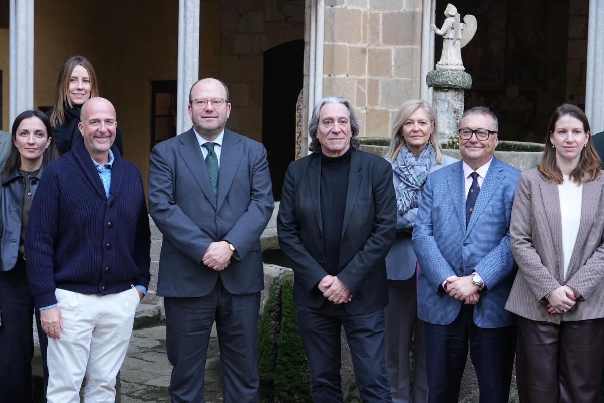 Foto de familia de la presentación de la séptima edición del festival Barcelona Obertura Ciutat de Clàssica en el  Monestir de Pedralbes, este 18 de febrero.