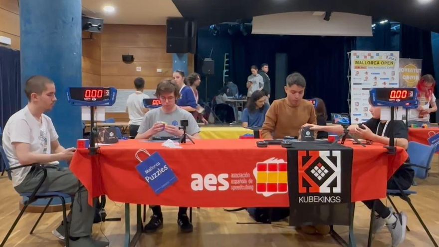 Los genios del cubo Rubik, el juguete más vendido en el mundo, compiten en Mallorca