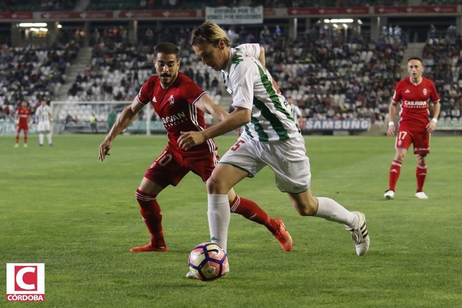 El Córdoba vence en el último suspiro al Zaragoza.