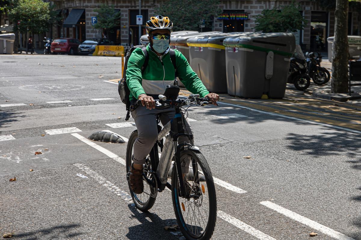 En bici urbana con calor extremo en Barcelona