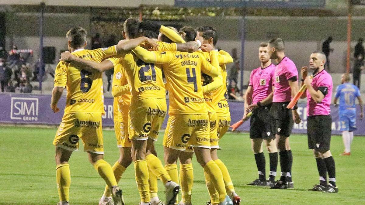 El UCAM Murcia celebra su quinta victoria de la temporada ante el Yeclano