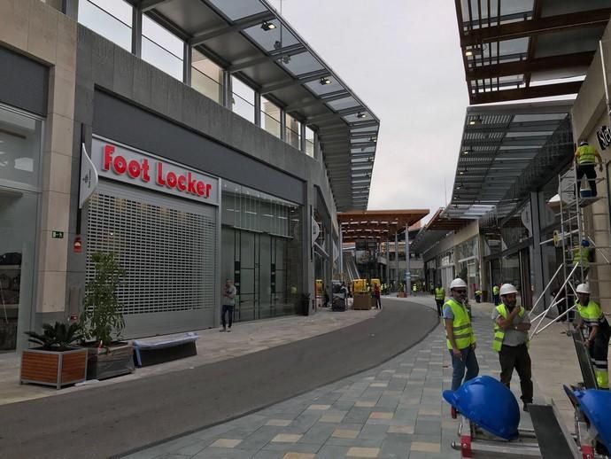 Últimos retoques al Centro Comercial Los Alisios