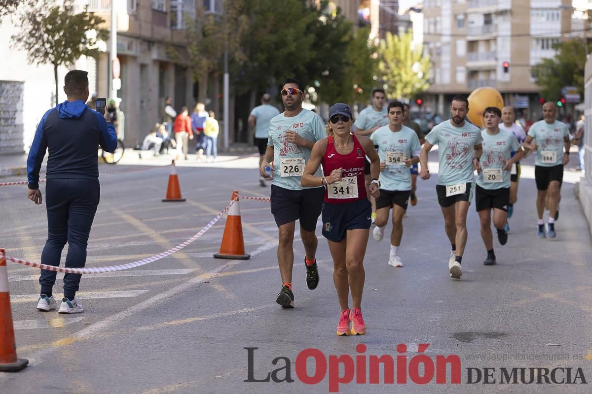 Carrera '10K Assota por ti' en Caravaca (salida y giro primera vuelta)