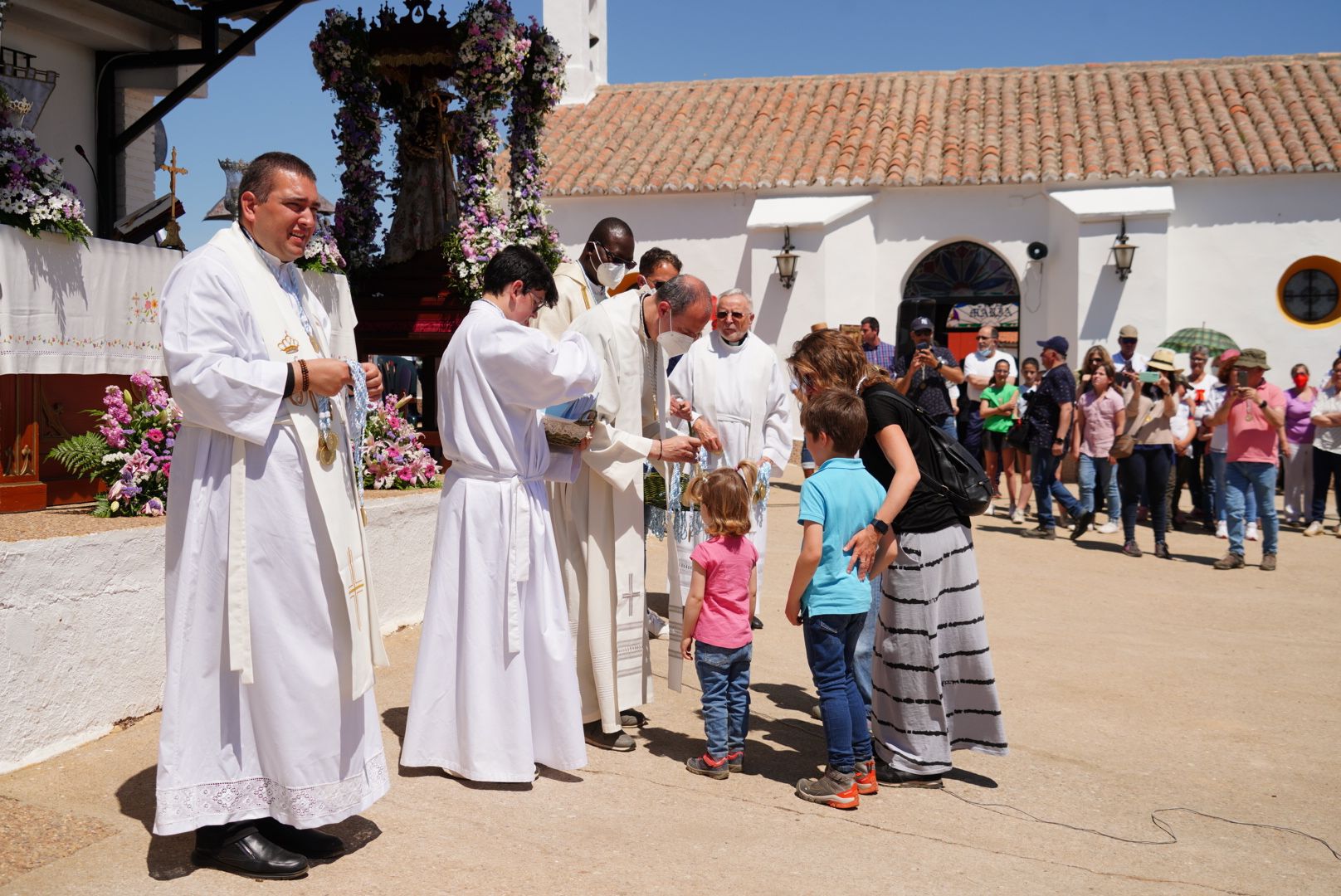 La Virgen de la Antigua regresa a Hinojosa del Duque rodeada de romeros