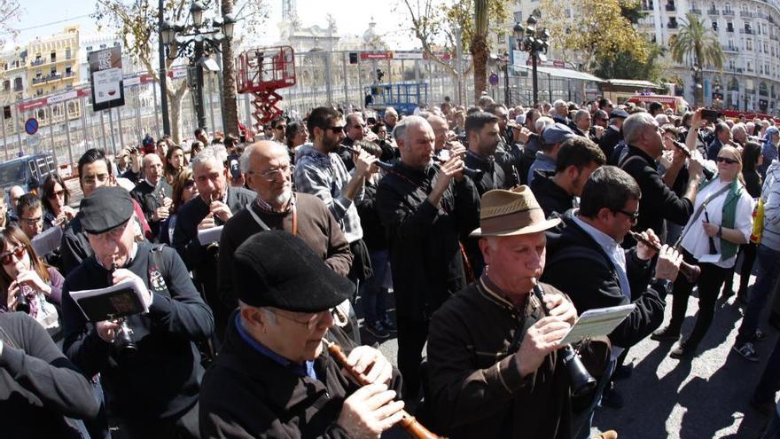 Más de cien dolçainers rinden tributo a Joan Blasco en Valencia