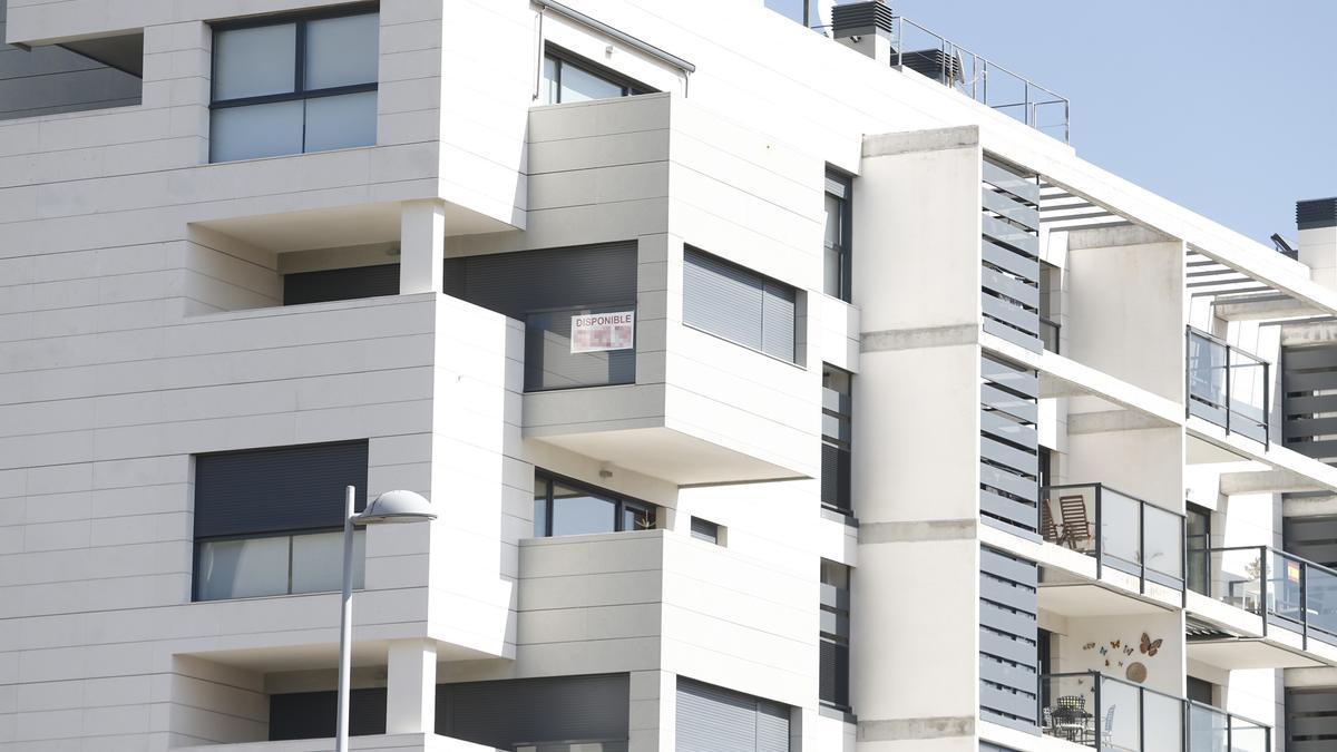 Una vivienda con un cartel de &quot;Se alquila&quot;.