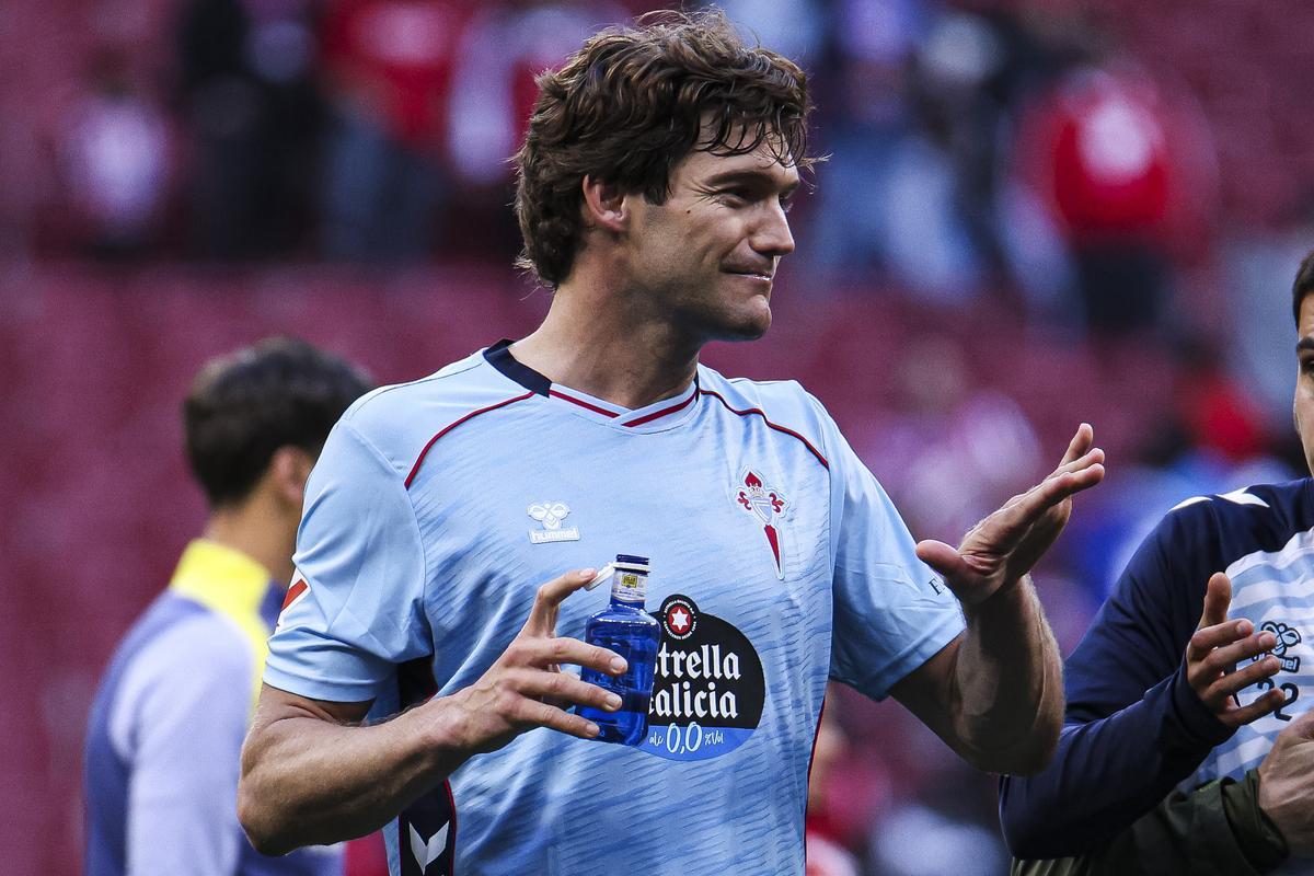 Partido de fútbol entre el Atlético de Madrid y el Real Club Celta de Vigo disputado en el Estadio Civitas Metropolitano. Marcos Alonso.. Fútbol. Primera división. Liga.  Temporada 2025 2026.