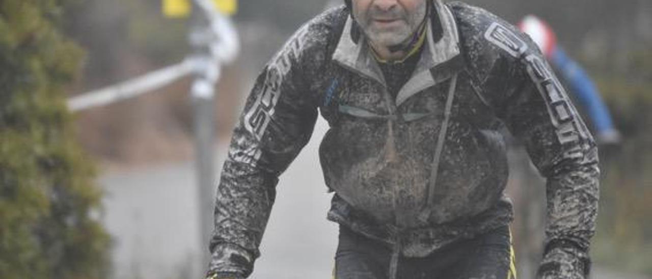 Lobato, en una carrera de bicicleta de montaña en Ibiza.