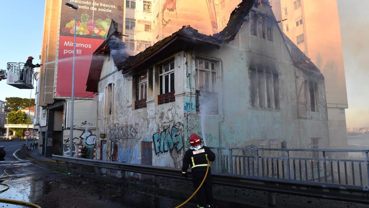 Vecinos del edificio anexo a la Casa Carnicero urgen medidas y amenazan con protestas