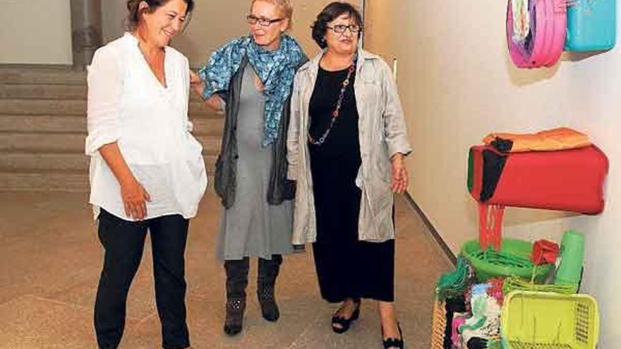 La directora de Arco visita la muestra &quot;Irreversible&quot; en el Pazo da Cultura