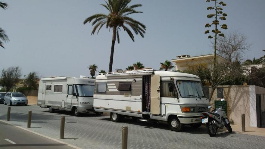 Autocaravanas en Ciutat JardÃ­.