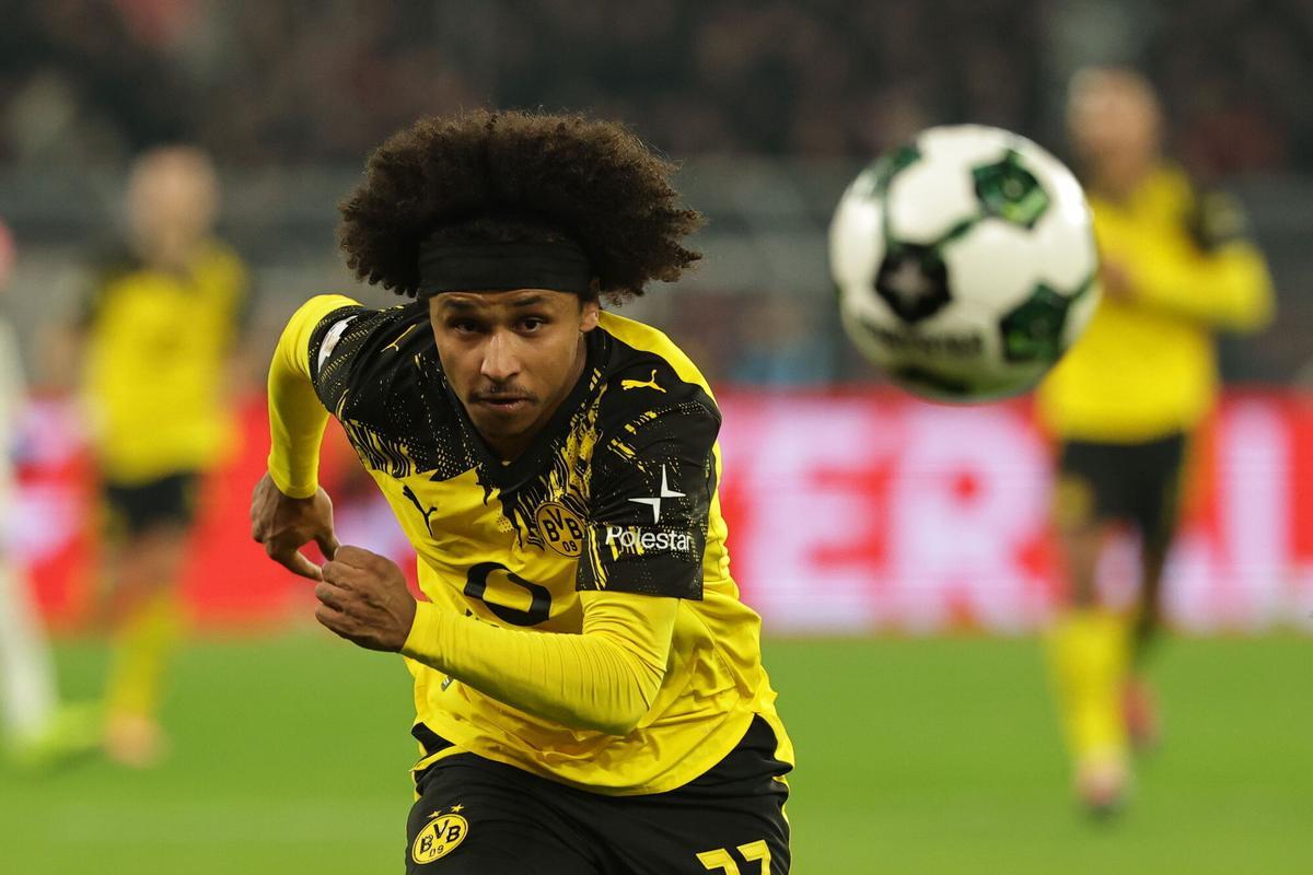 DORTMUND (Germany), 02/12/2025.- Karim Adeyemi of Dortmund in action during the DFB Cup round of sixteen match between Borussia Dortmund and Bayer 04 Leverkusen, in Dortmund, Germany, 02 December 2025. (Alemania) EFE/EPA/FRIEDEMANN VOGEL The DFB regulations prohibit any use of photographs as image sequences and/or quasi-video. The DFB regulations prohibit any use of photographs as image sequences and/or quasi-video