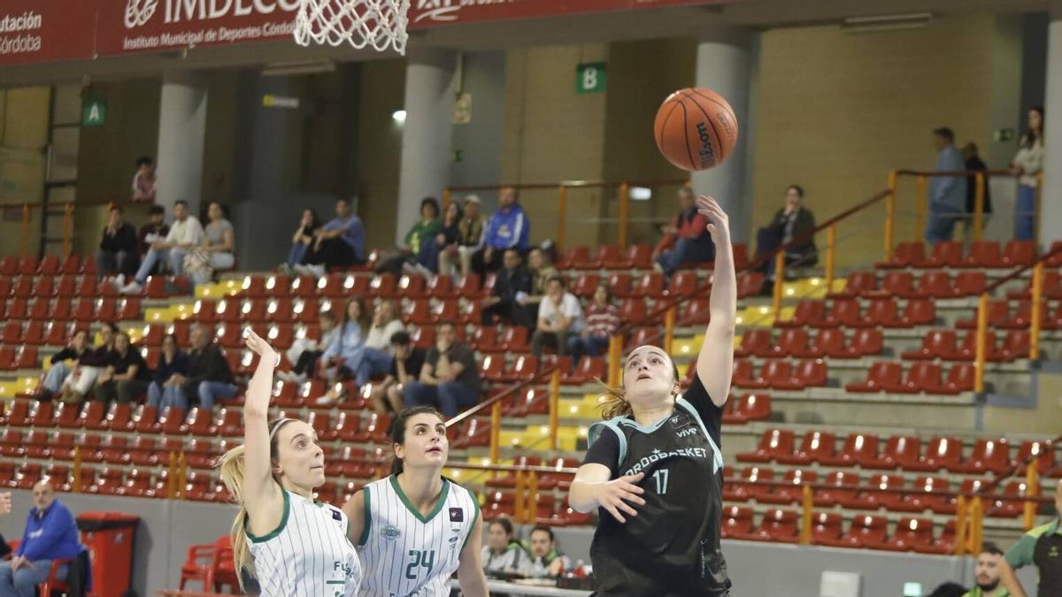 Una jugada de un derbi Cordobasket-Coto Córdoba.
