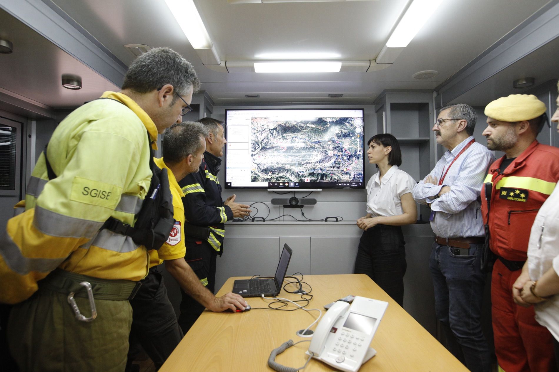 La ministra de Ciencia, Diana Morant, en el centro de control del incendio de Vall d’Ebo (Alicante) de agosto de 2022.