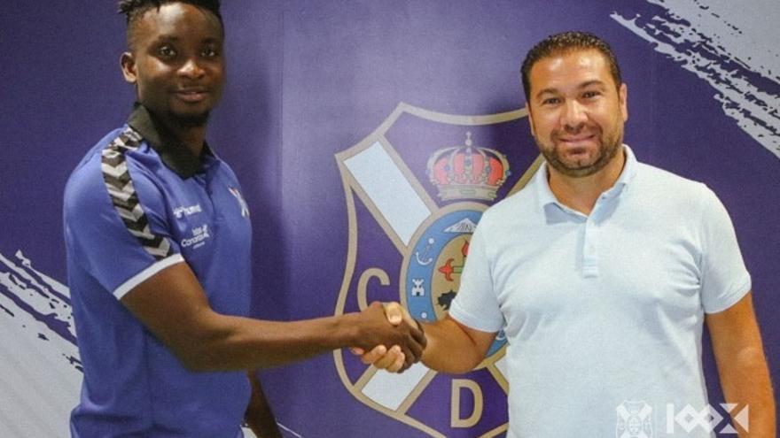 Mo Dauda y Juan Carlos Cordero, nuevo fichaje y director deportivo del CD Tenerife respectivamente.