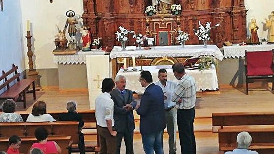 Representantes de la Diputación y del Obispado durante el acto .