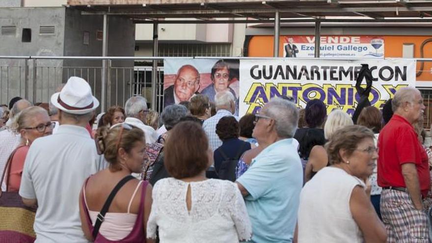 Minuto de silencio y concentración por Antonio Quesada y Ana María Artiles