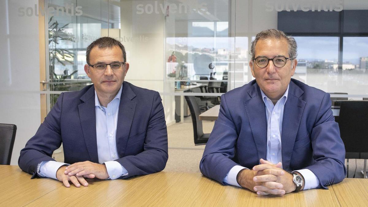 Juan Carlos Canudo, director general de Solventis, y Toni Bosch, director de inversiones alternativas e inmobiliarias