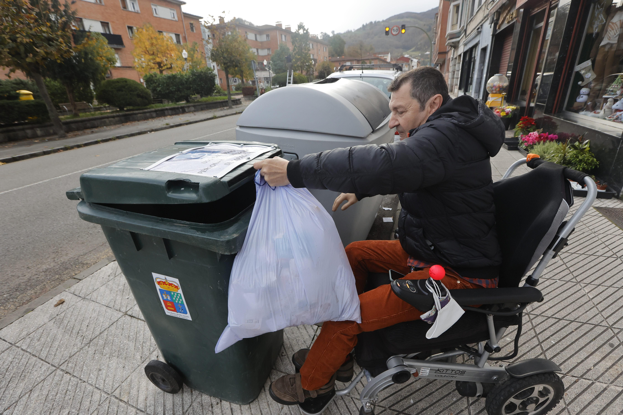 La lucha de Nicolás Pérez para conseguir un contenedor adaptado