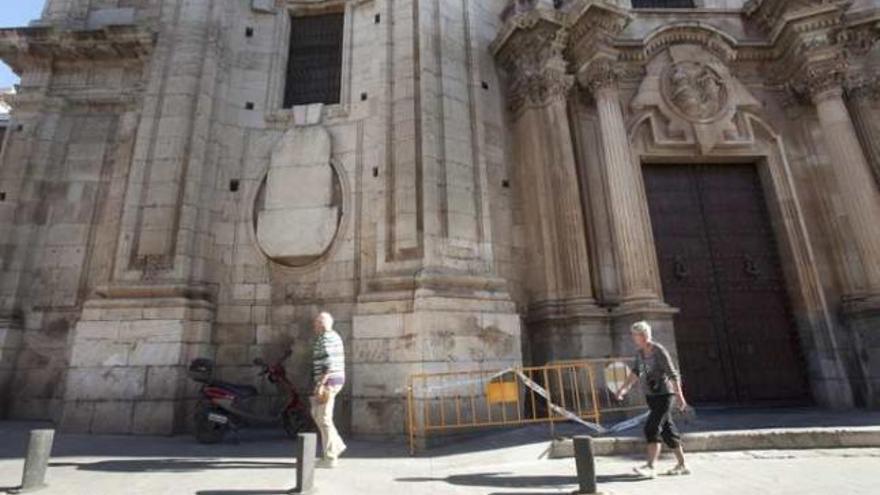 Una imagen ayer de &quot;Santa Justa&quot;, con las vallas para evitar accidentes.