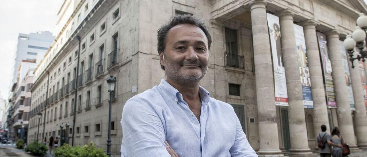 Sanguino en su etapa como director del  Teatro Principal de Alicante.