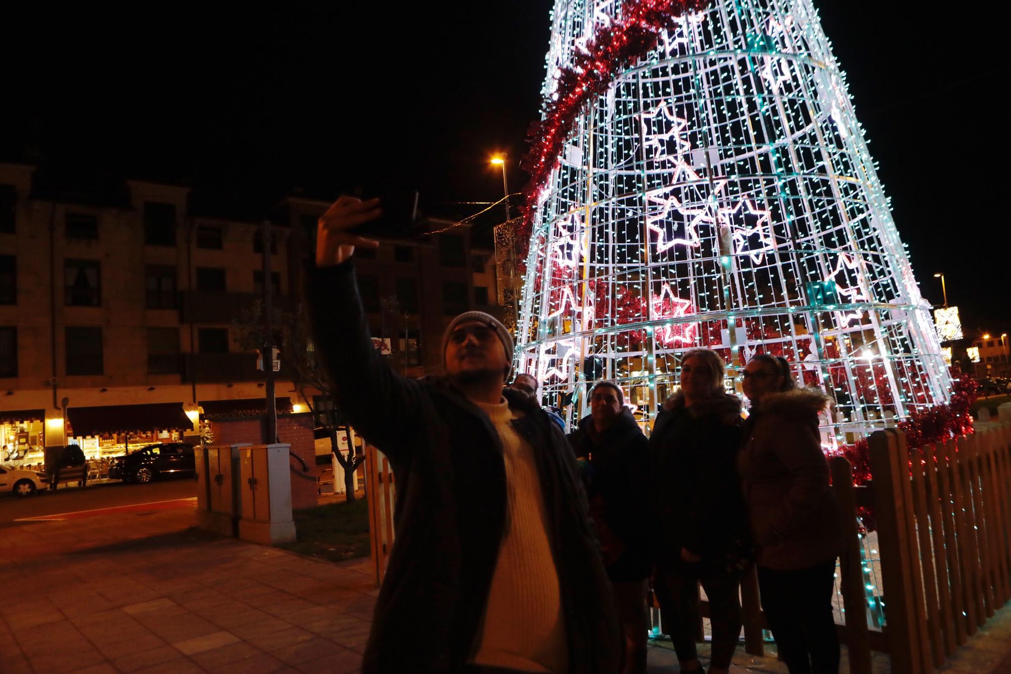 Así fue el encendido del alumbrado navideño en Villaviciosa