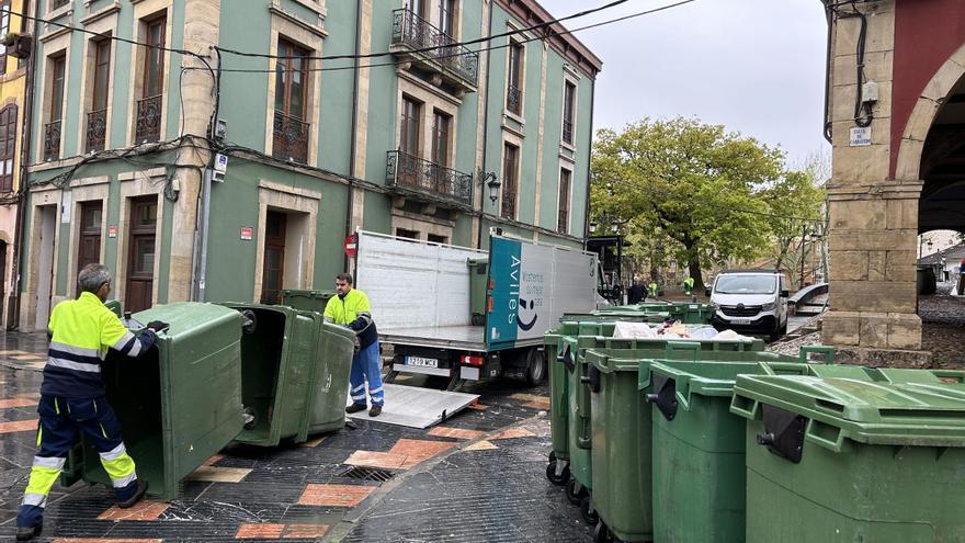 Tirón de orejas a los folixeros: &quot;Los contenedores los han usado más los trabajadores en la limpieza de Avilés que la gente&quot;