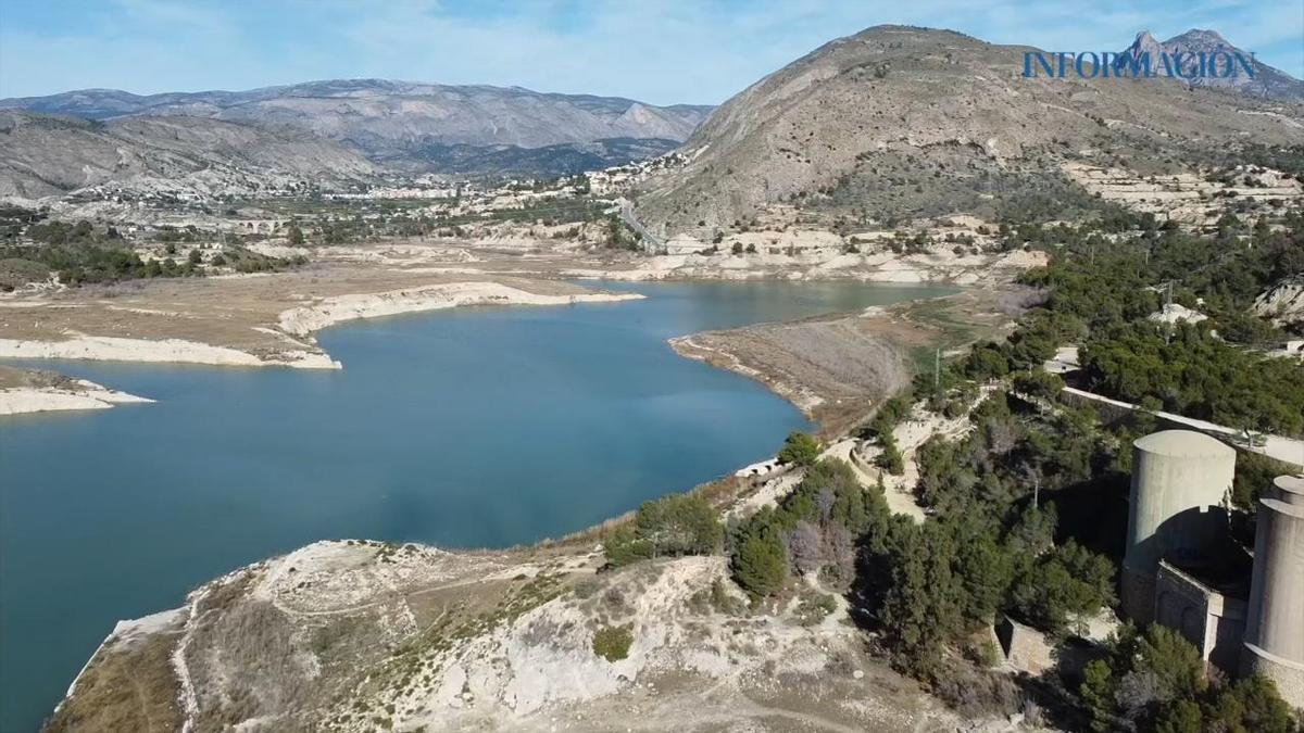 El Amadorio luce espectacular a vista de dron con sus reservas hídricas recuperadas este 2026