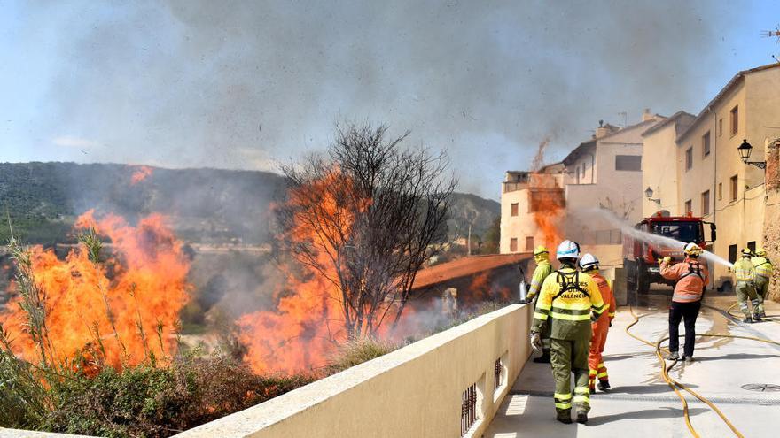 La Diputació previene incendios con quemas controladas en los municipios