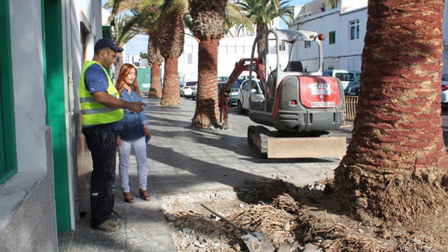 Campaña de remodelado y adecentamiento de las aceras de la calle La Pinta en Titerroy