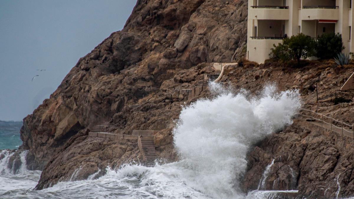 La borrasca Bella provoca grandes destrozos en el Port d'Andratx