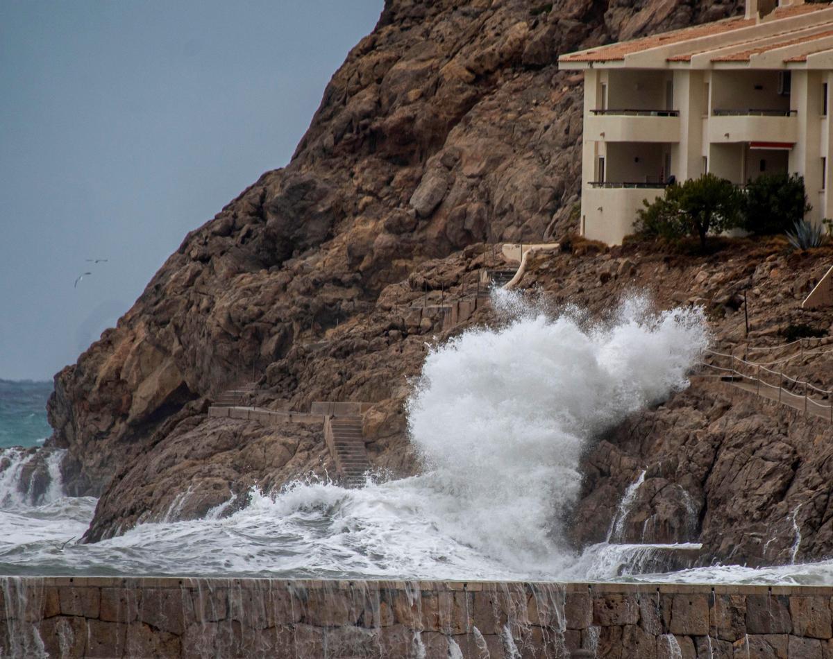 La borrasca Bella provoca grandes destrozos en el Port d'Andratx