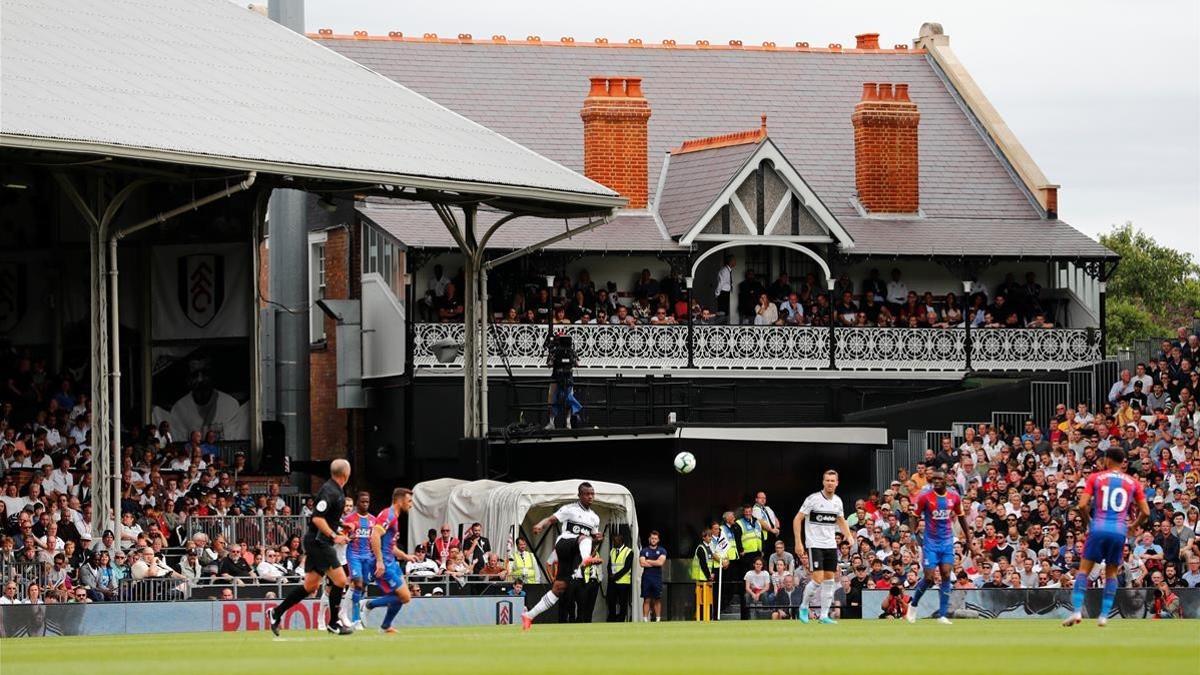 Una imagen del Fulham-Crustal Palace en el Craven Cottage de Londres.