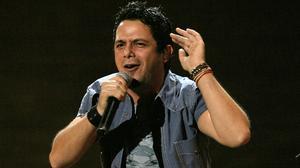 Alejandro Sanz expulsa del seu concert un home que estava maltractant una dona.