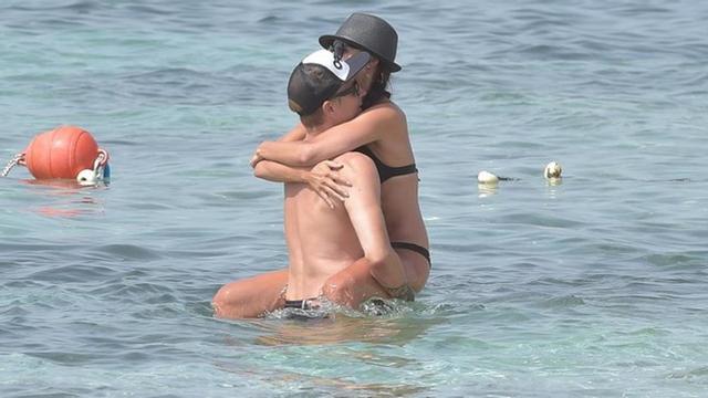 Kimi Raikkonen y su mujer, Minttu Virtanen, en Formentera.