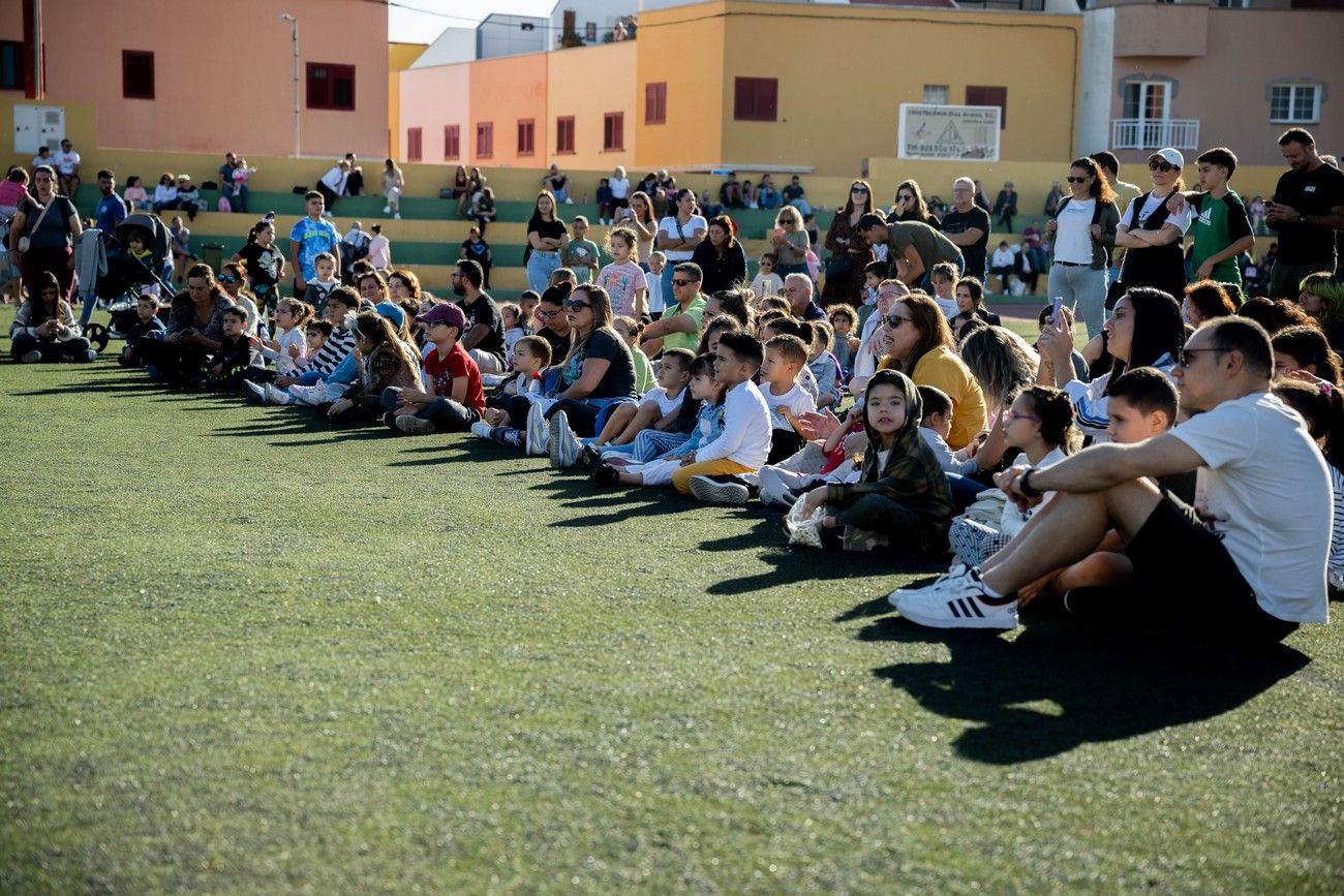 Miles de personas llenan de ilusión el Estadio de Barrial en la llegada de los Reyes Magos