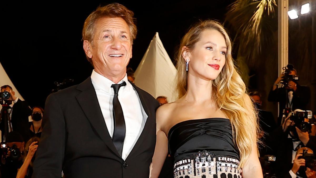 Dylan Penn y su padre, Sean Penn, en Cannes