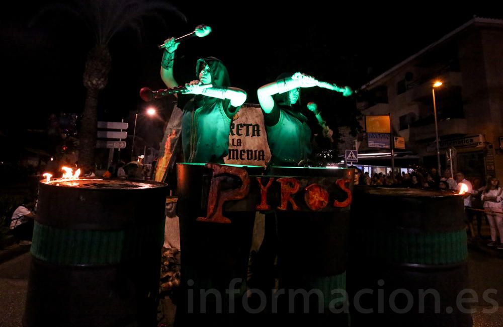 El municipio celebró su llamativa Gran Cabalgata de Disfraces dentro de los actos de las Fiestas de Agosto en honor a la Virgen de la Asunción