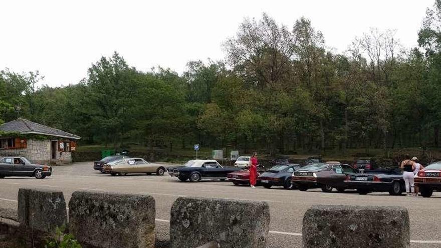 El Ayuntamiento rechaza igualar el cobro de aparcamientos en el Lago