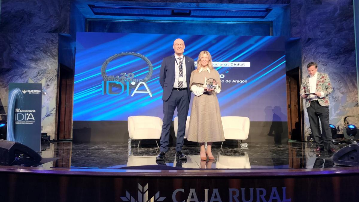 El presidente de Idia, Iñaki González, junto a la vicepresidenta autonómica, Mar Vaquero.