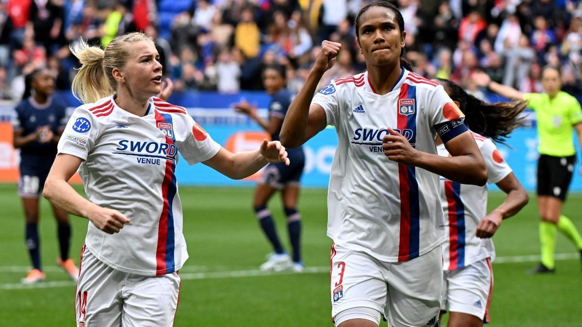 Wendie Renard celebra su gol contra el PSG