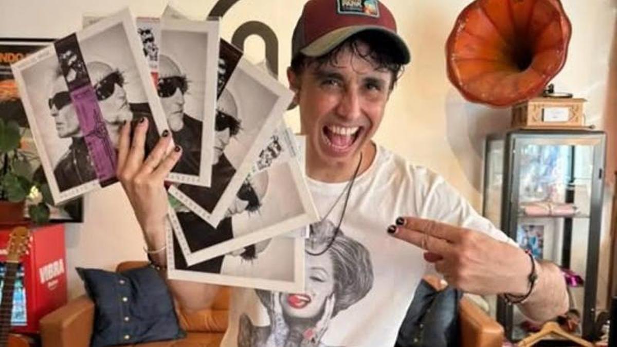 Canco Rodríguez con varios discos de Niños del Brasil.