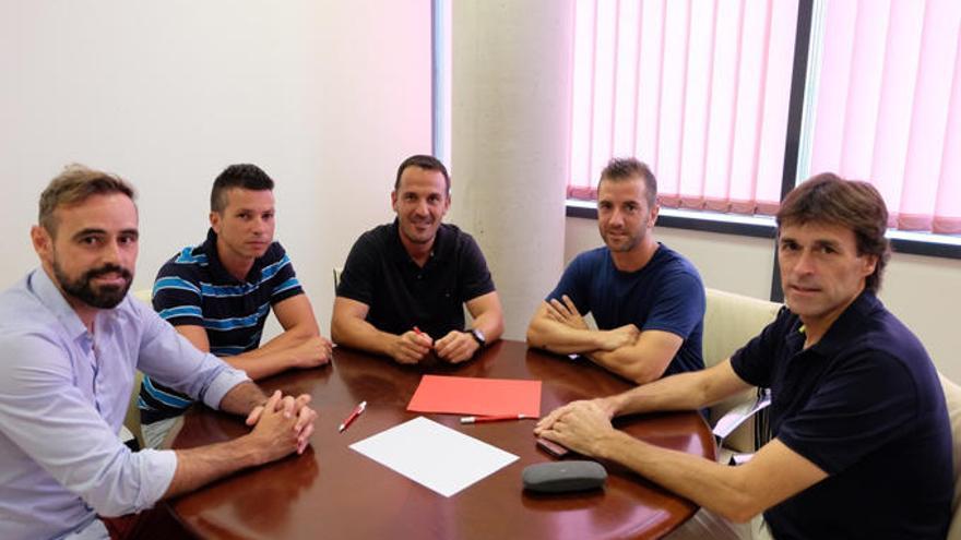 Paco García y su equipo se ponen hoy al frente del Murcia