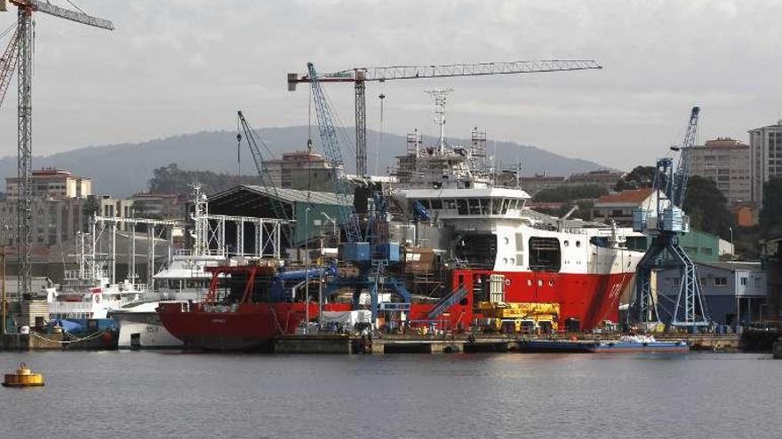 El &quot;BAP Carrasco&quot;, en las instalaciones de Freire en Coia. // R. Grobas