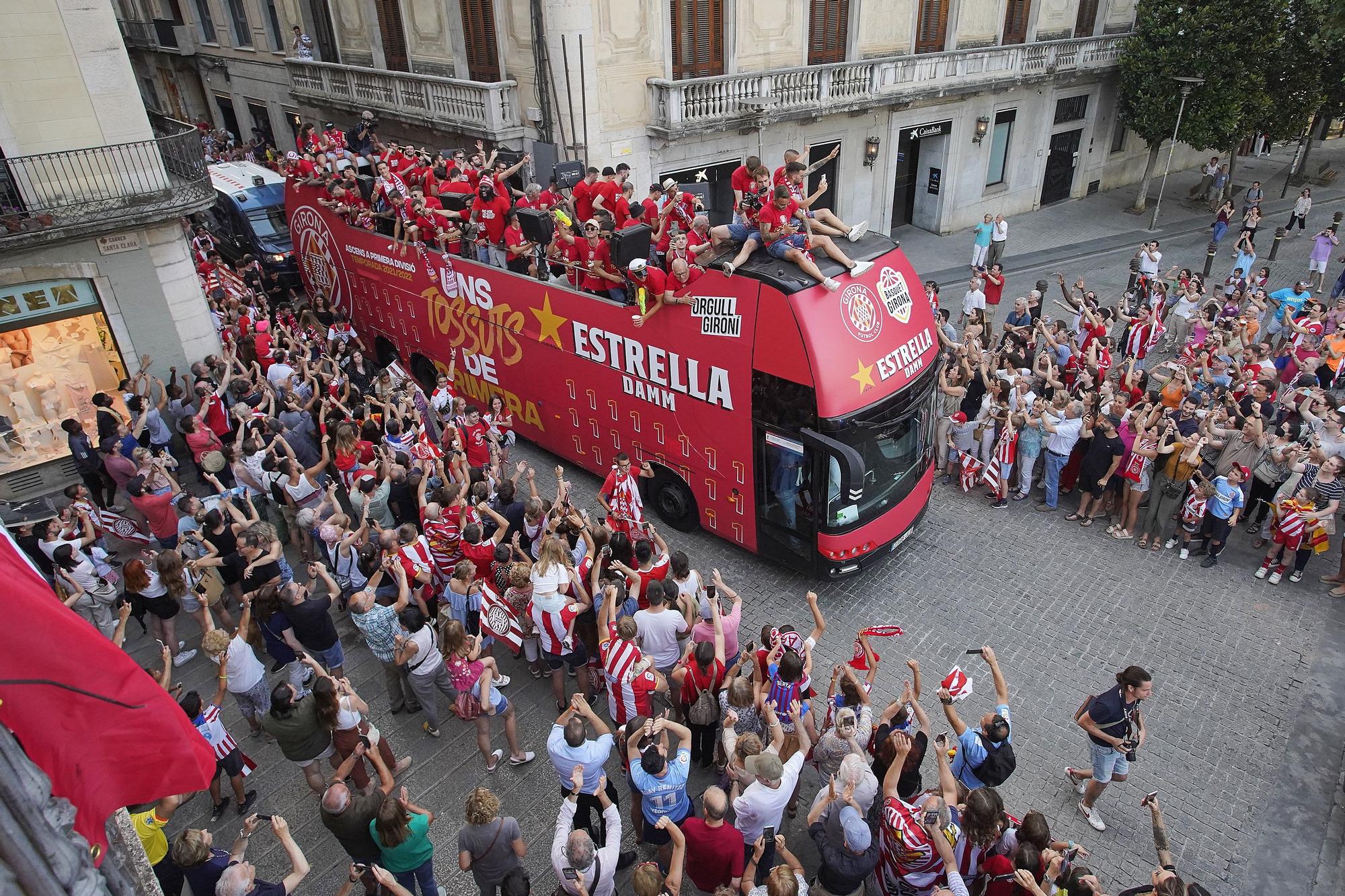 Les millors imatges de la rua de celebració del Girona i el Bàsquet Girona