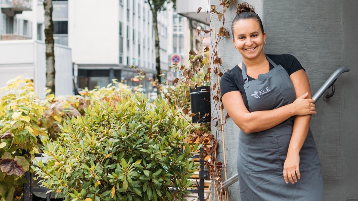 Zineb Hattab, en el restaurante Kle, en Zúrich (Suiza).