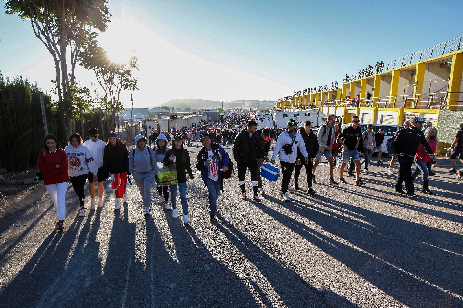 Ambiente en Cheste con las carreras de Moto2 y Moto3